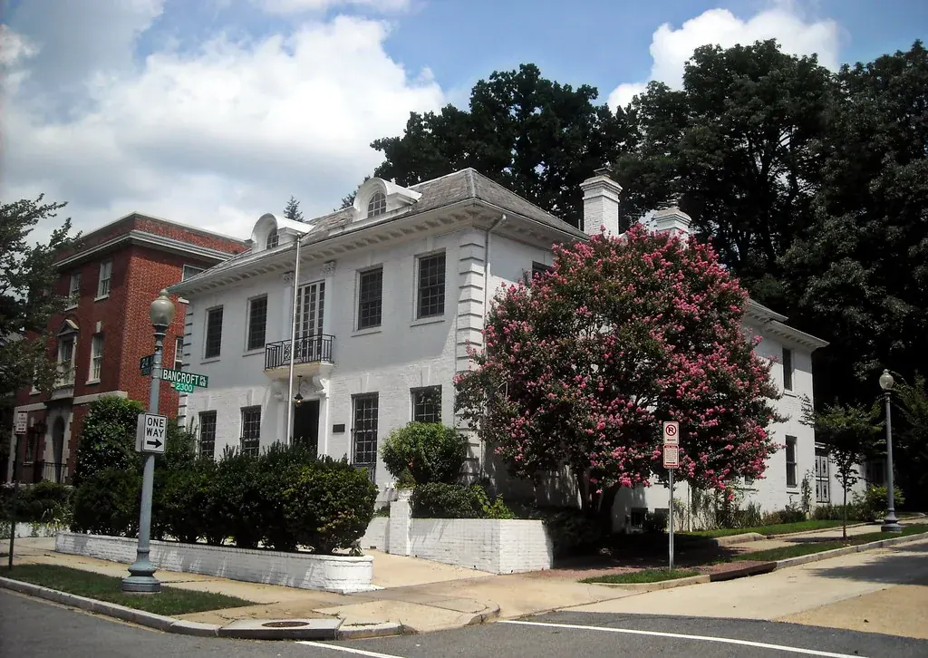 Established home representing refinancing planning